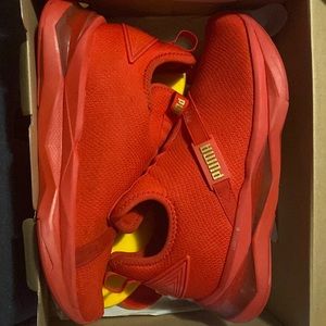 puma red